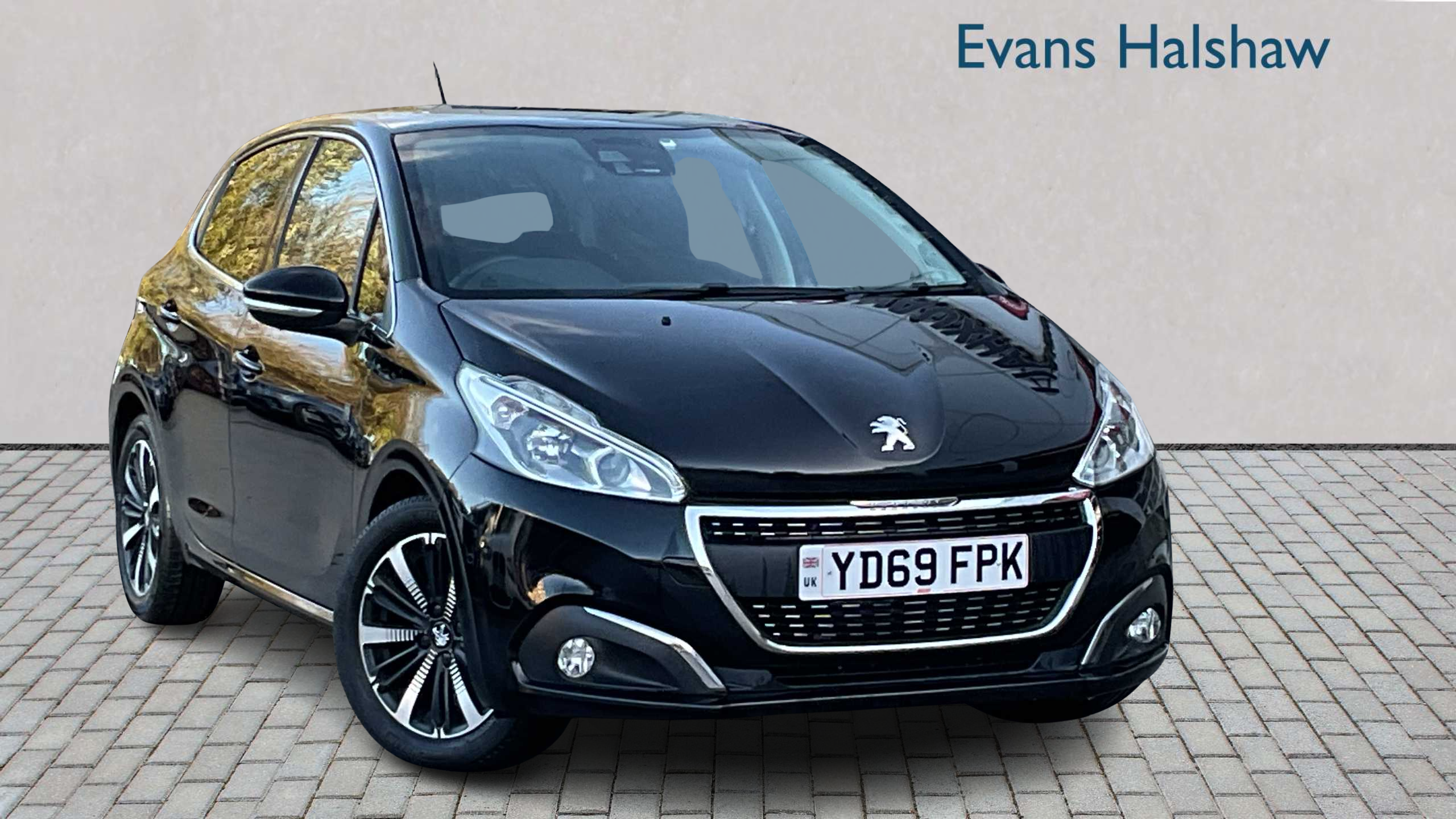 Main listing image - Peugeot 208
