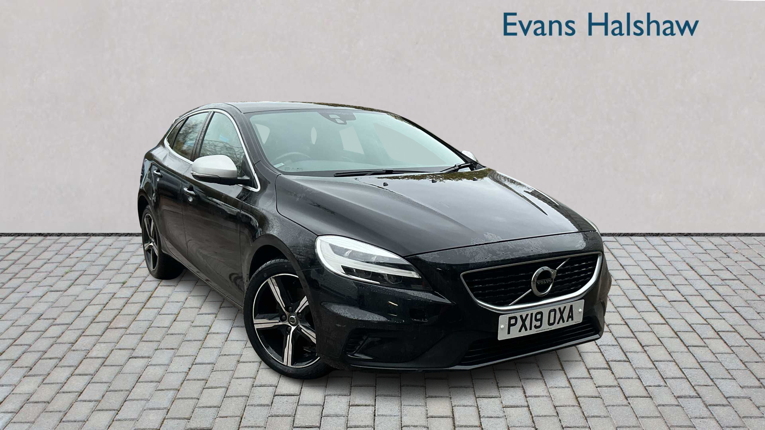 Main listing image - Volvo V40
