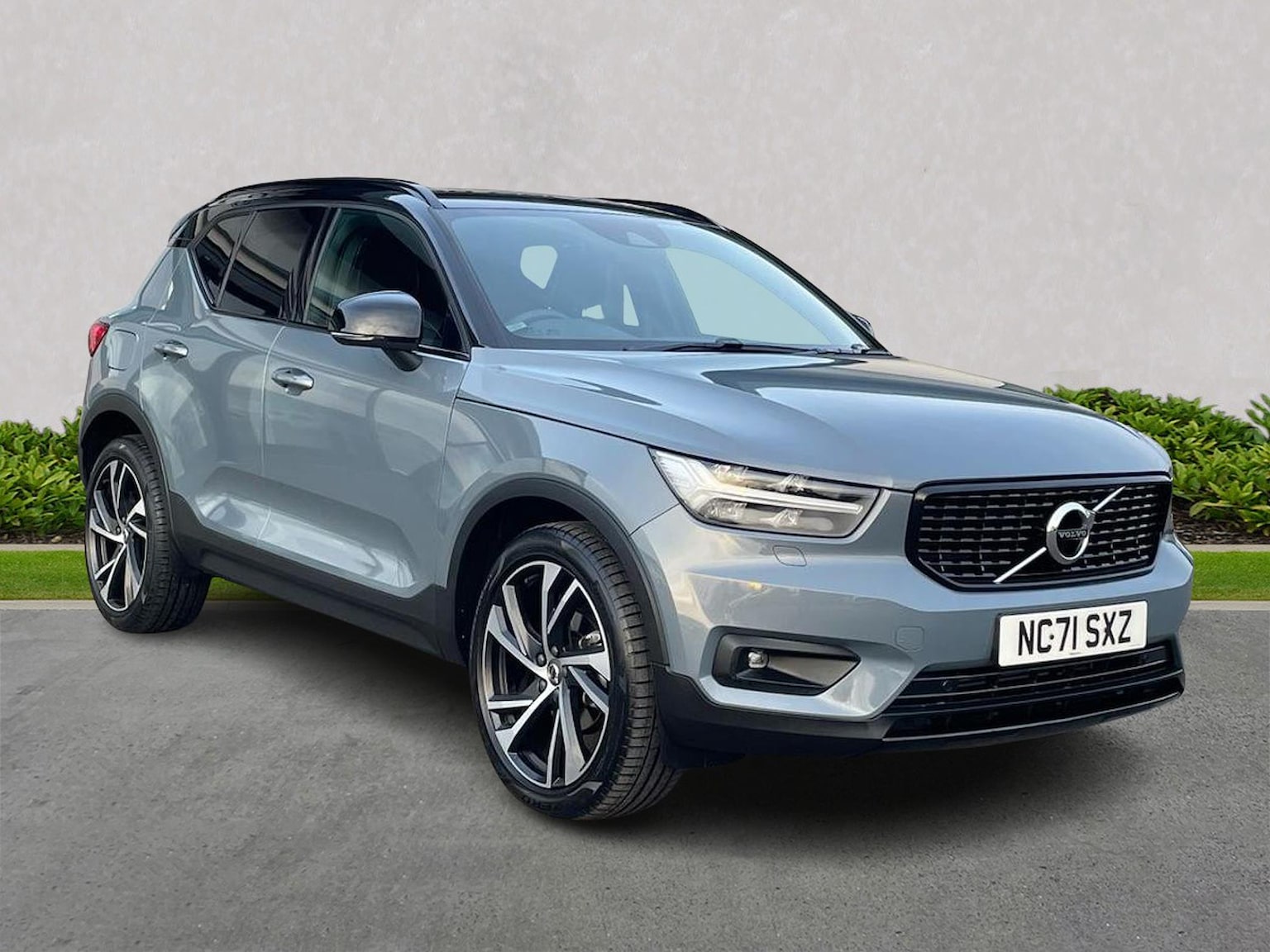 Main listing image - Volvo XC40