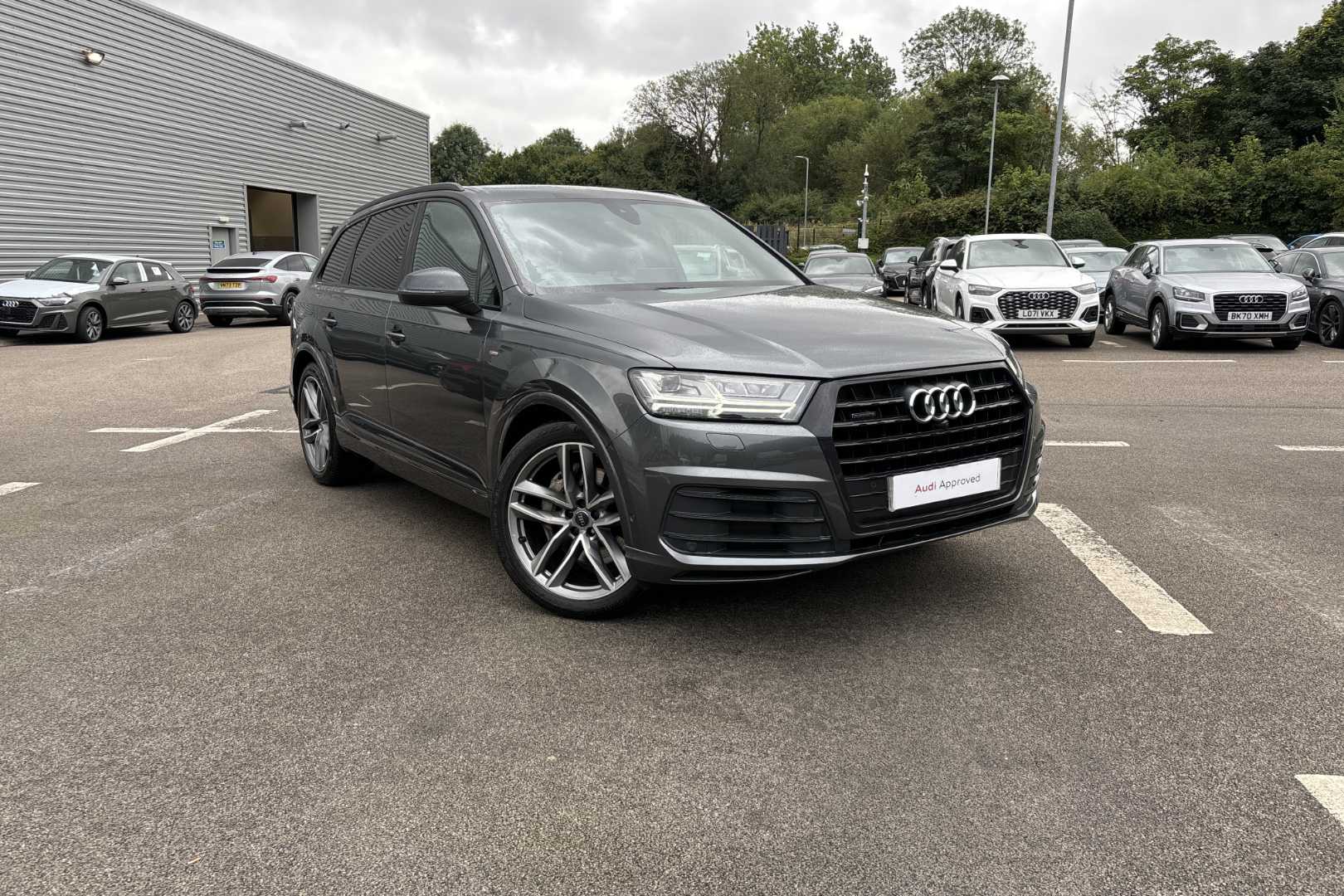 Main listing image - Audi Q7