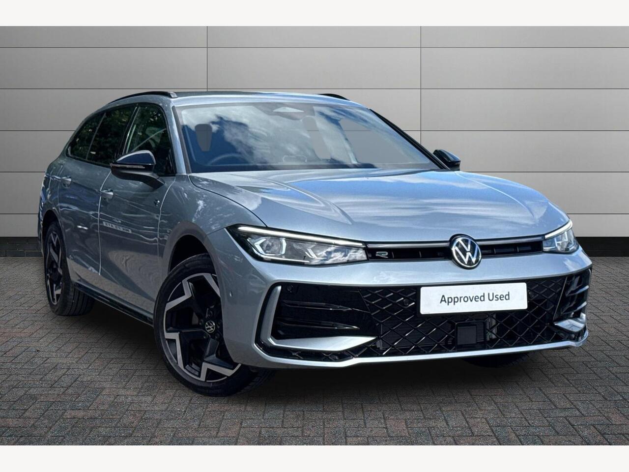 Main listing image - Volkswagen Passat