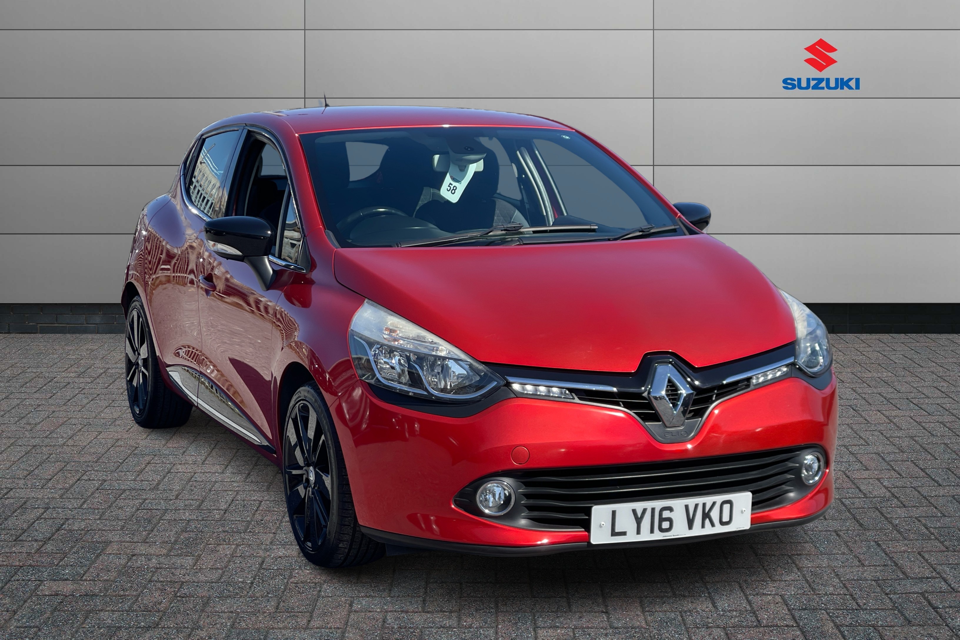 Main listing image - Renault Clio