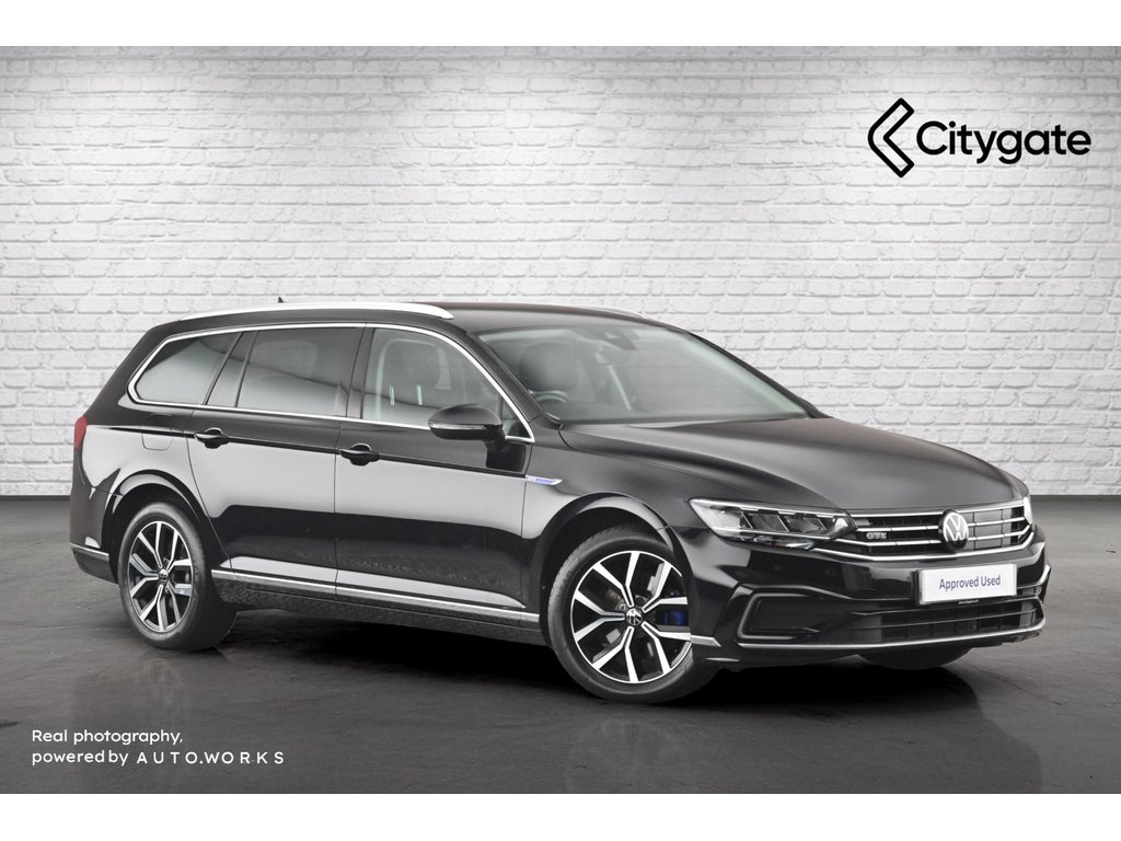 Main listing image - Volkswagen Passat