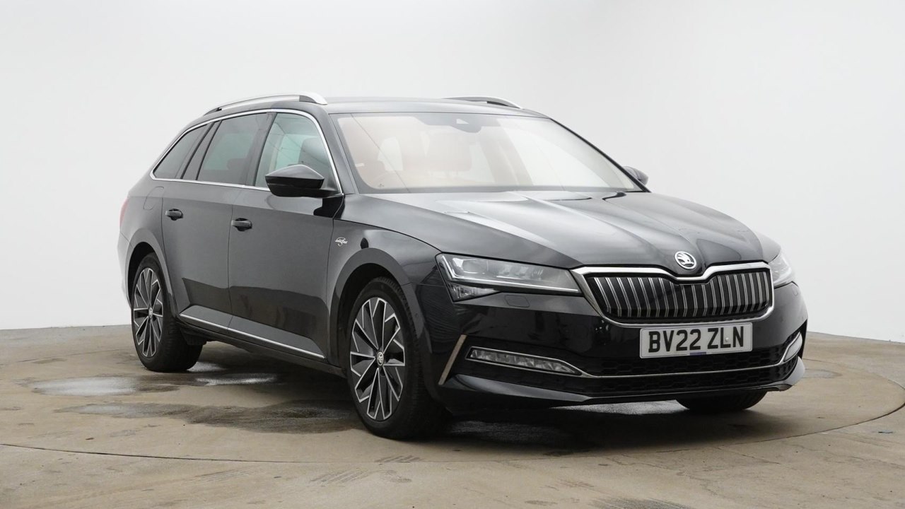 Main listing image - Skoda Superb Estate