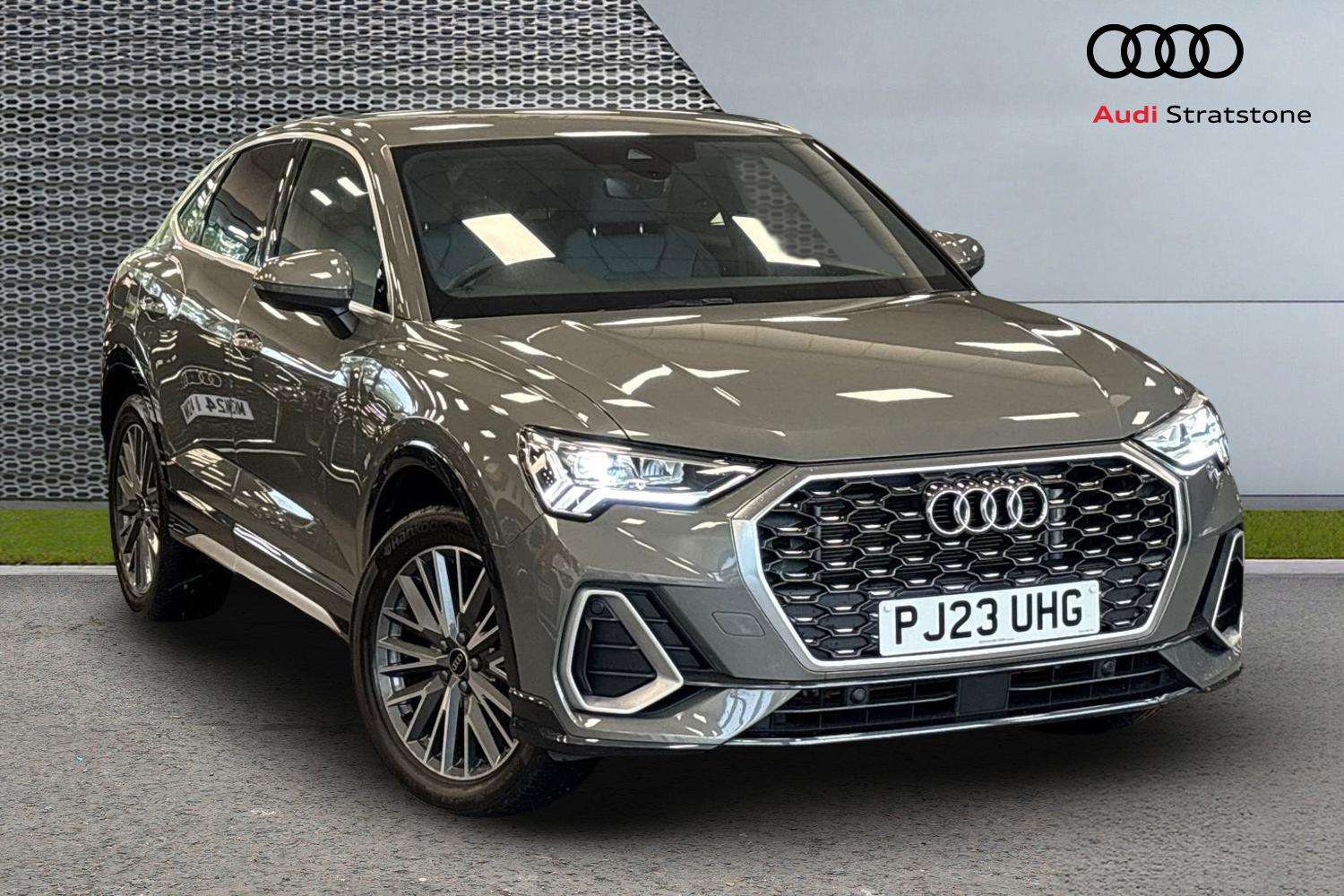 Main listing image - Audi Q3