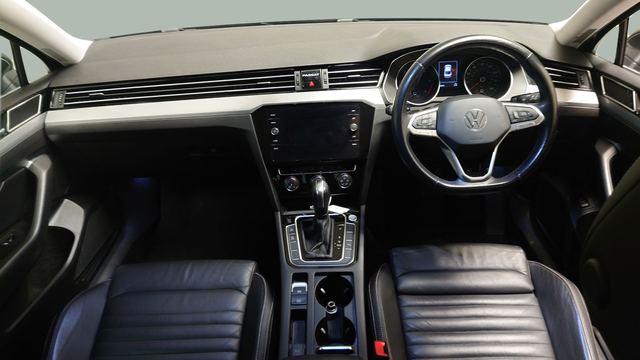 Main listing image - Volkswagen Passat