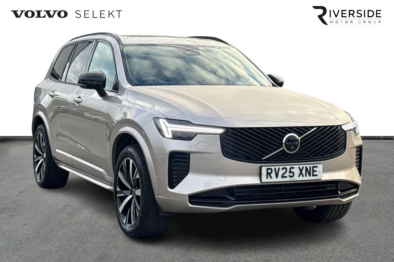 Main listing image - Volvo XC90