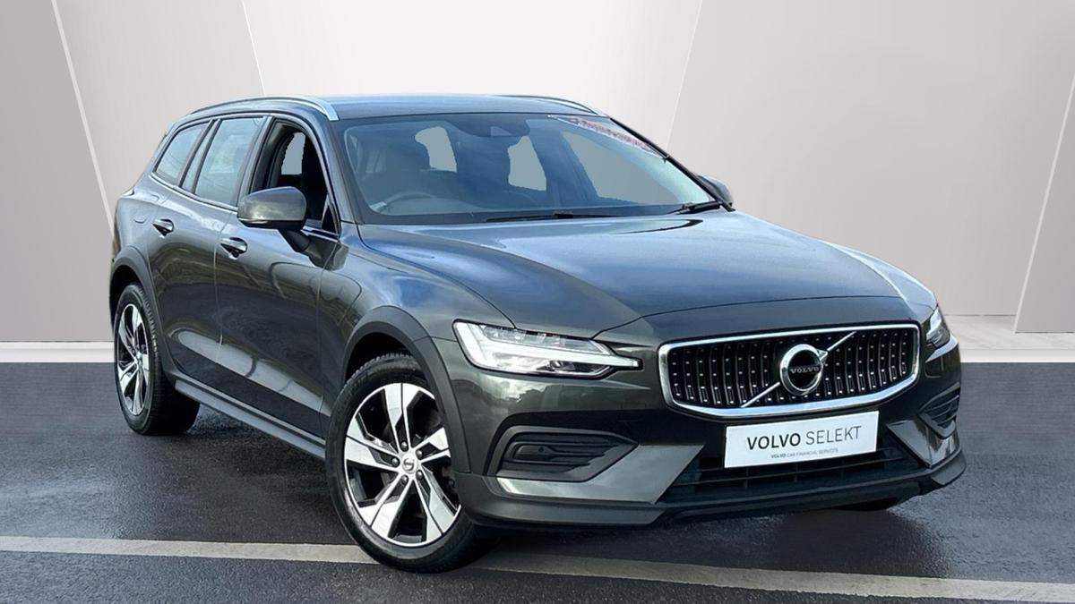 Main listing image - Volvo V60 Cross Country