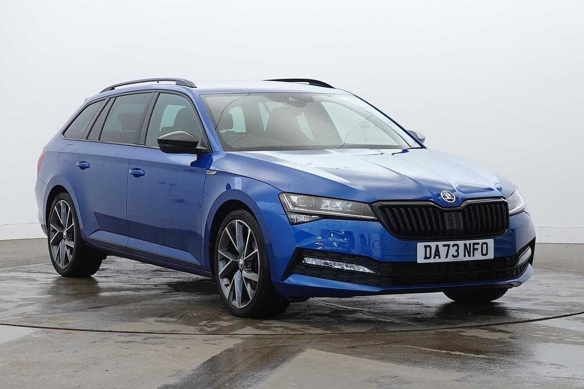 Main listing image - Skoda Superb Estate