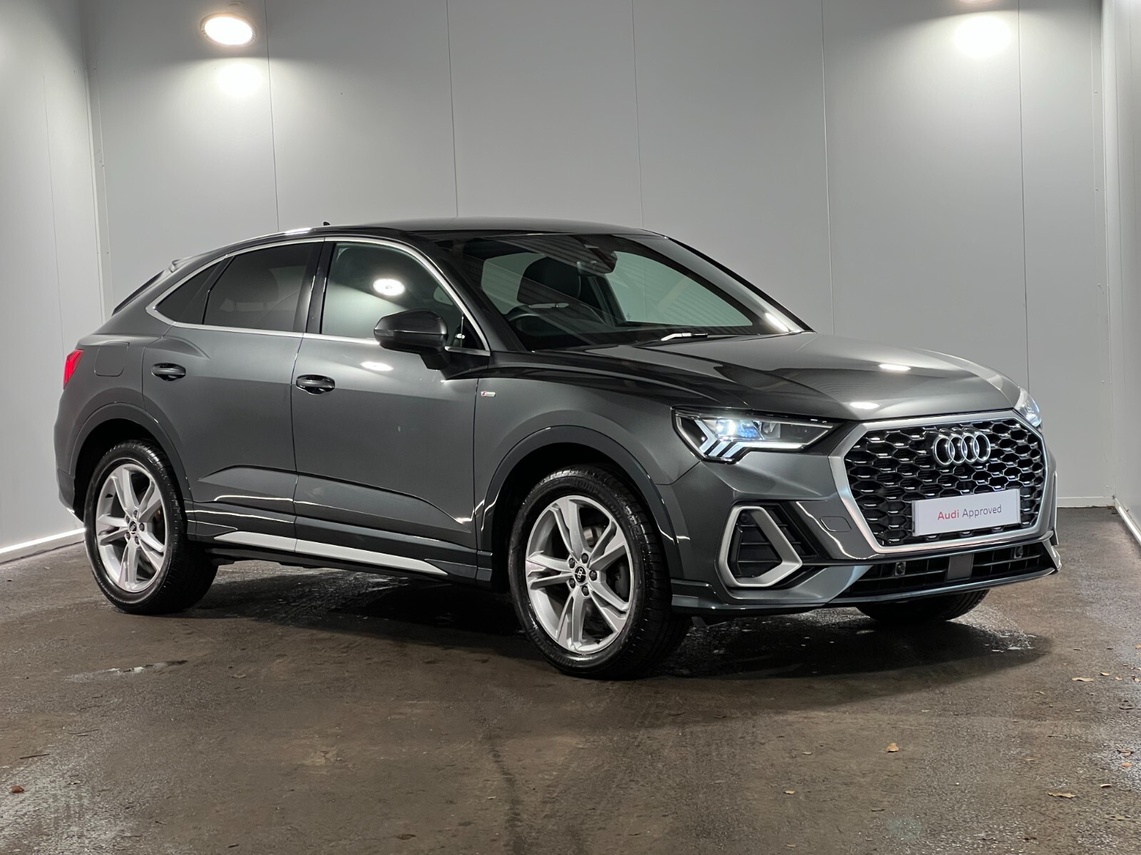 Main listing image - Audi Q3