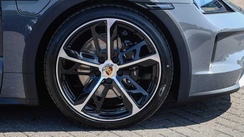 Main listing image - Porsche Taycan Cross Turismo