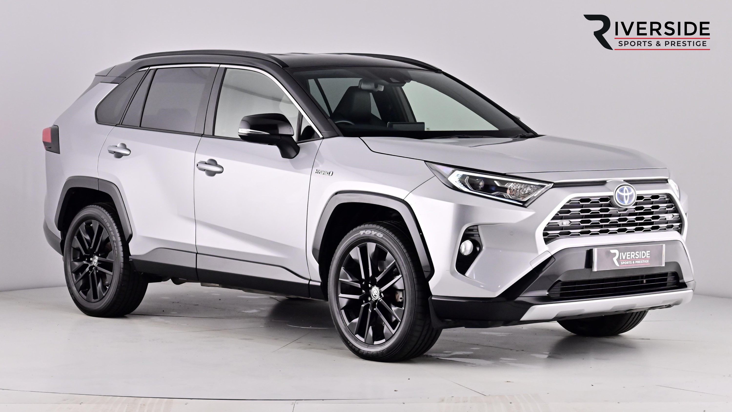 Main listing image - Toyota RAV4