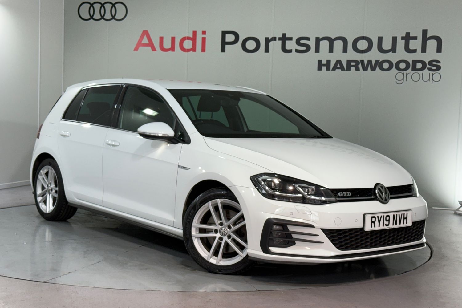 Main listing image - Volkswagen Golf