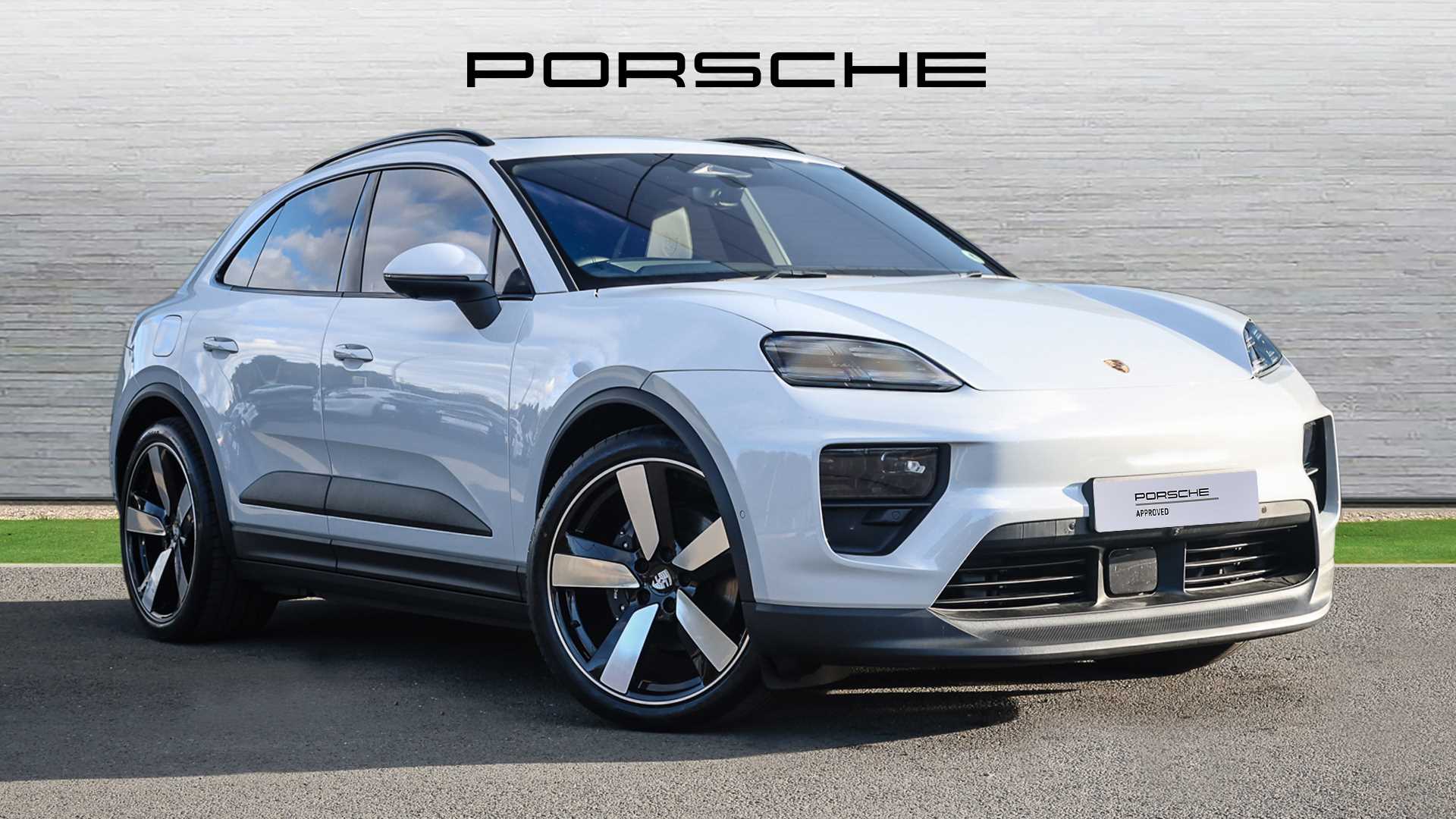 Main listing image - Porsche Macan