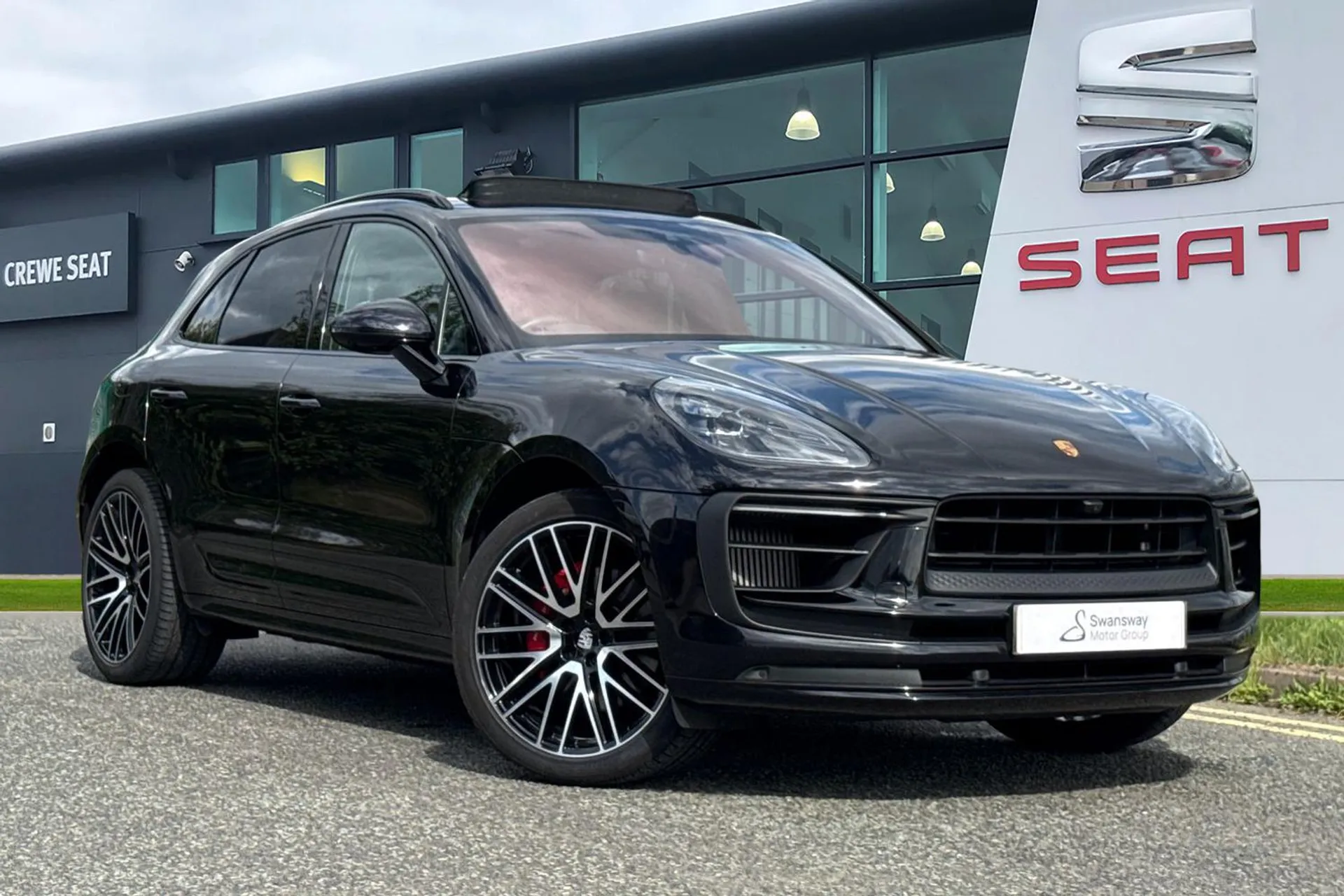 Main listing image - Porsche Macan