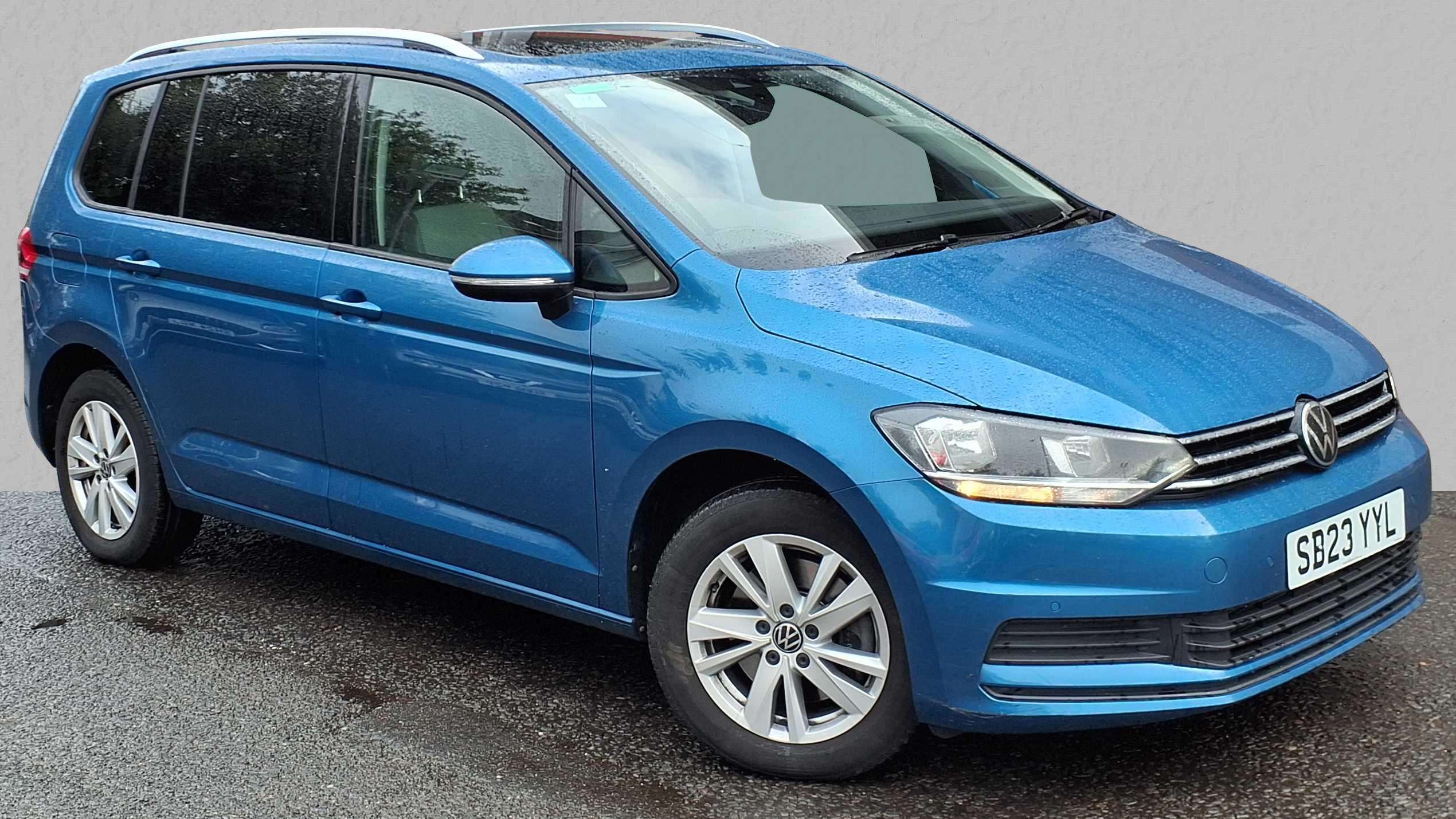 Main listing image - Volkswagen Touran
