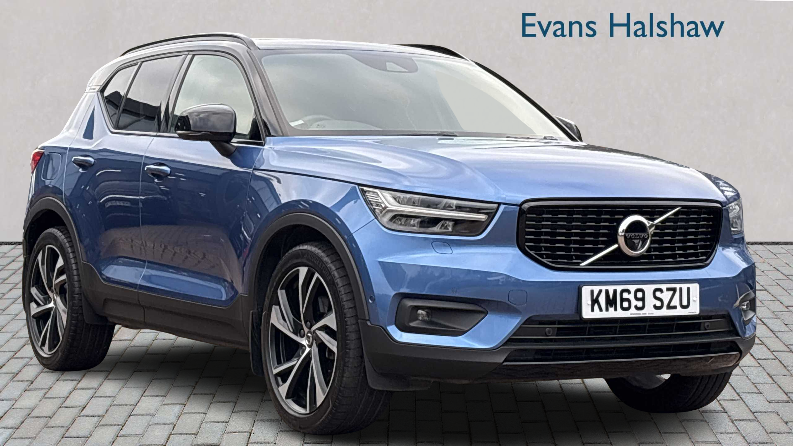 Main listing image - Volvo XC40