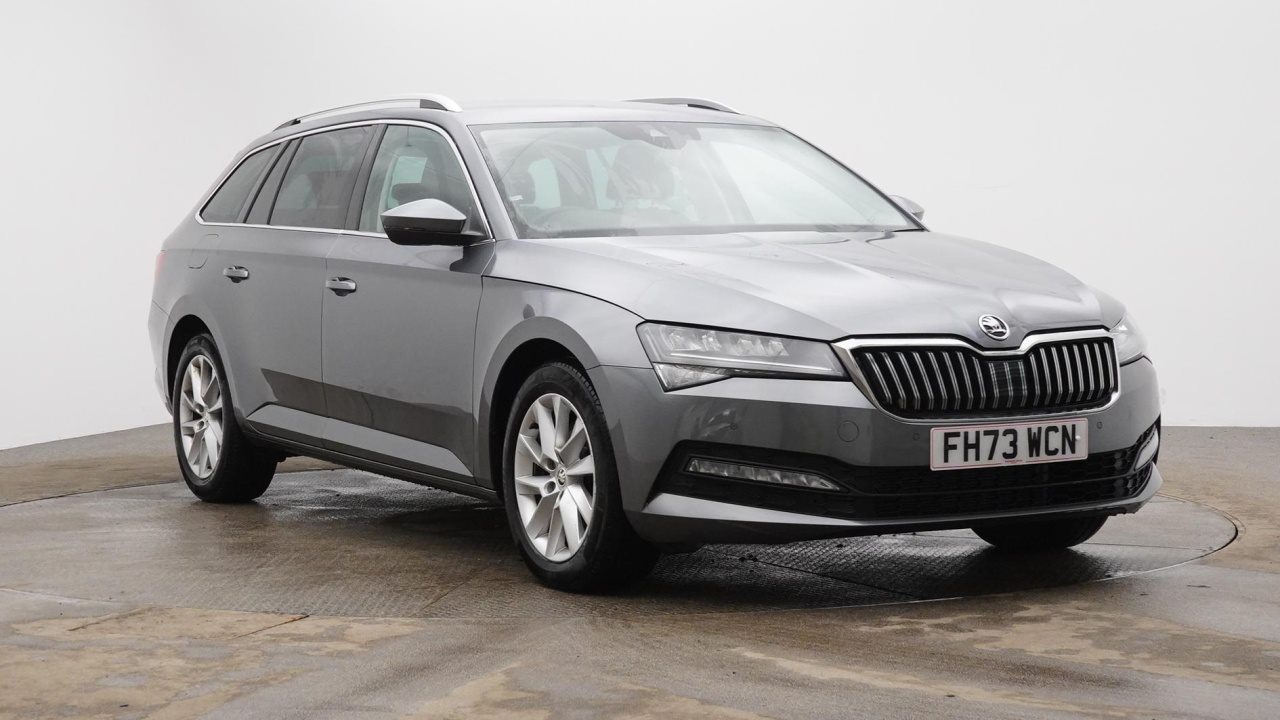 Main listing image - Skoda Superb Estate