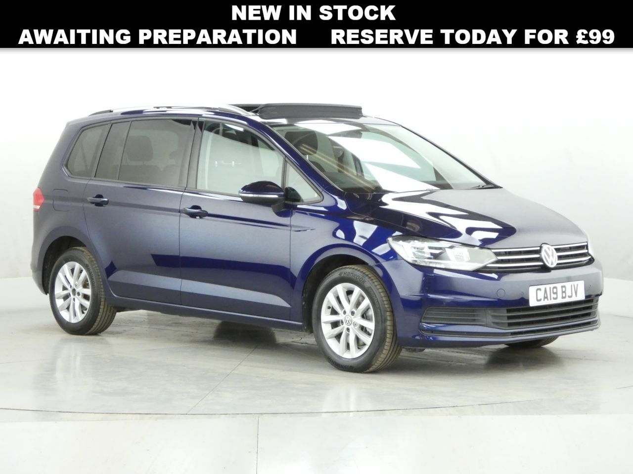 Main listing image - Volkswagen Touran