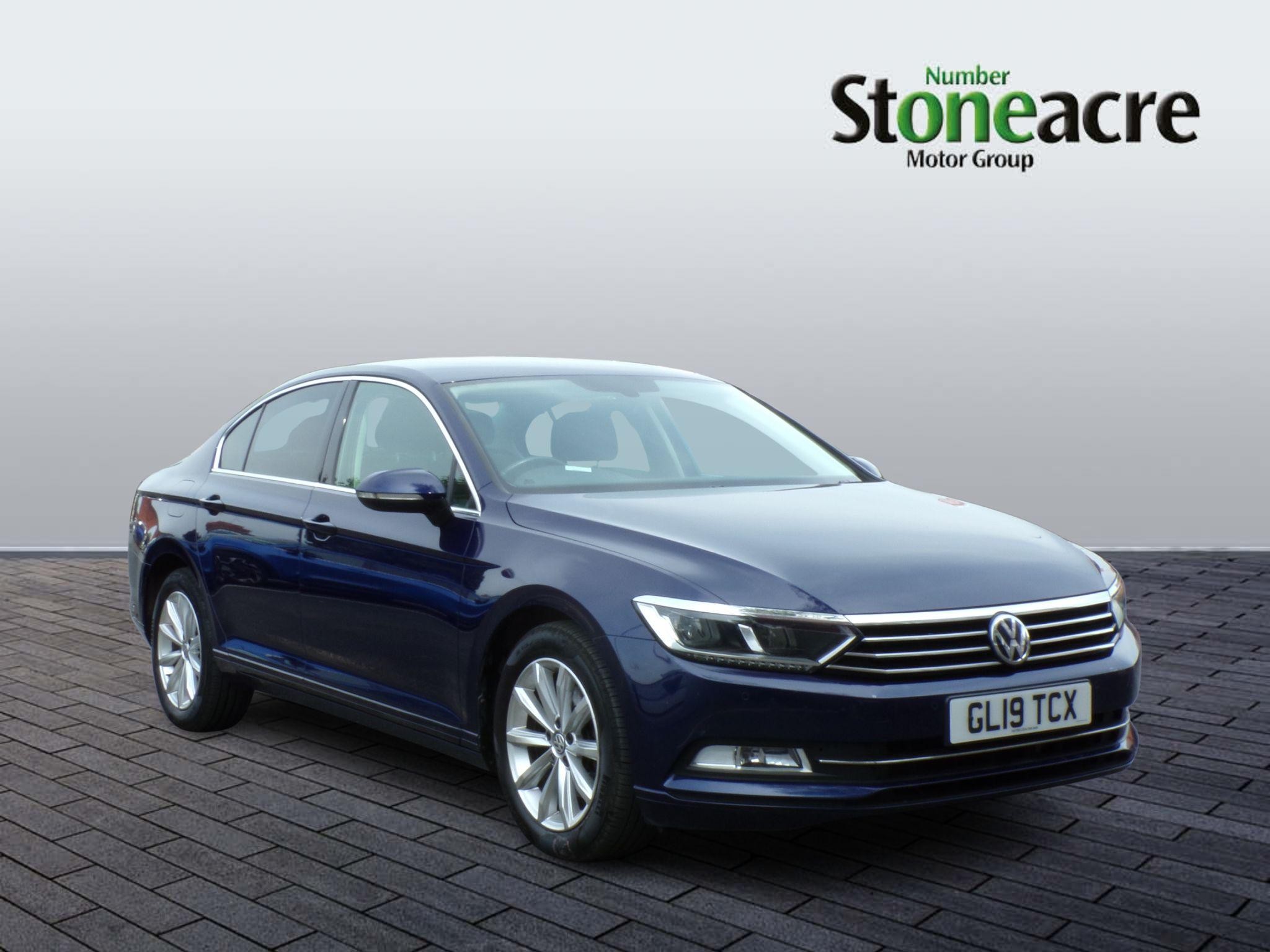 Main listing image - Volkswagen Passat