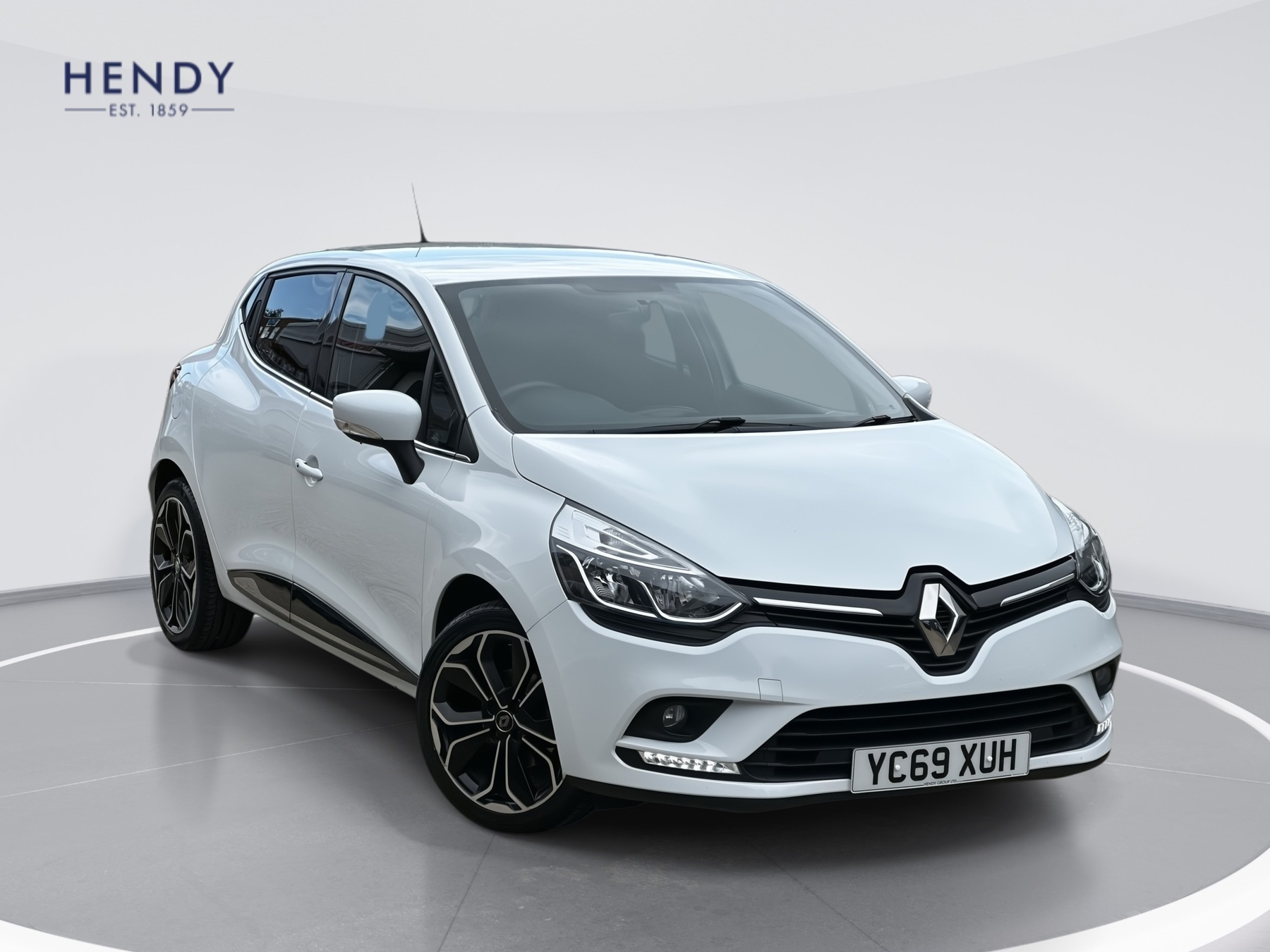 Main listing image - Renault Clio