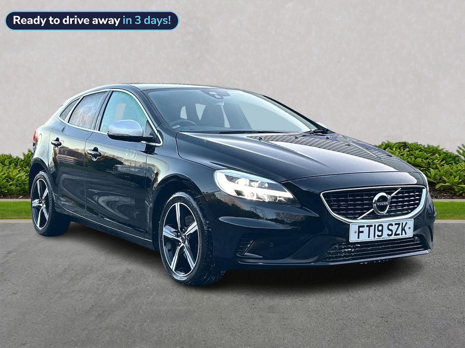 Main listing image - Volvo V40