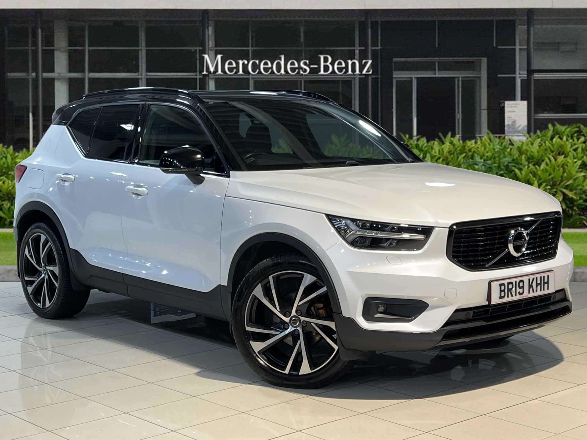 Main listing image - Volvo XC40
