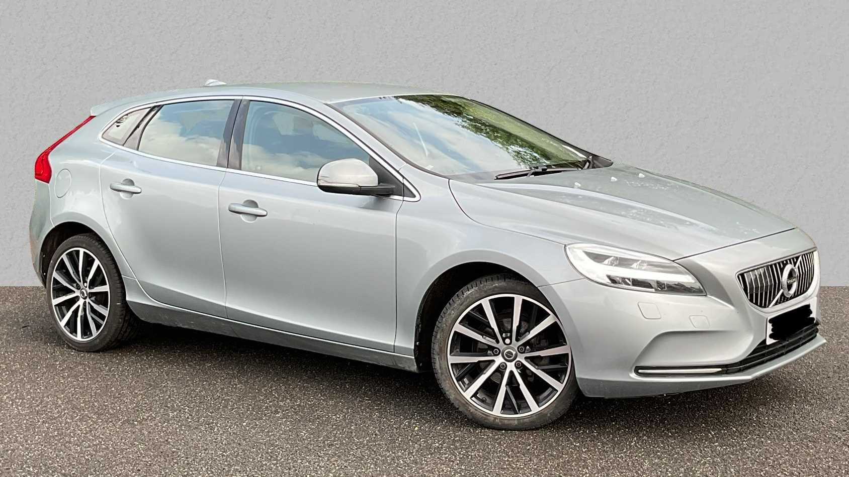 Main listing image - Volvo V40