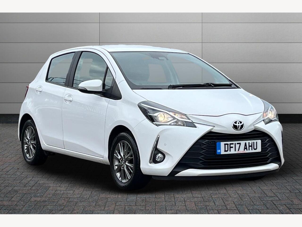 Main listing image - Toyota Yaris