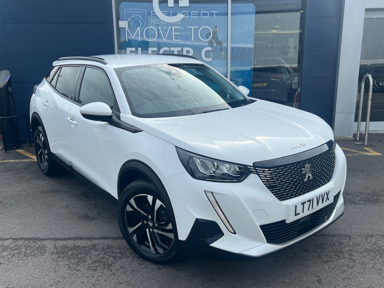 Main listing image - Peugeot 2008