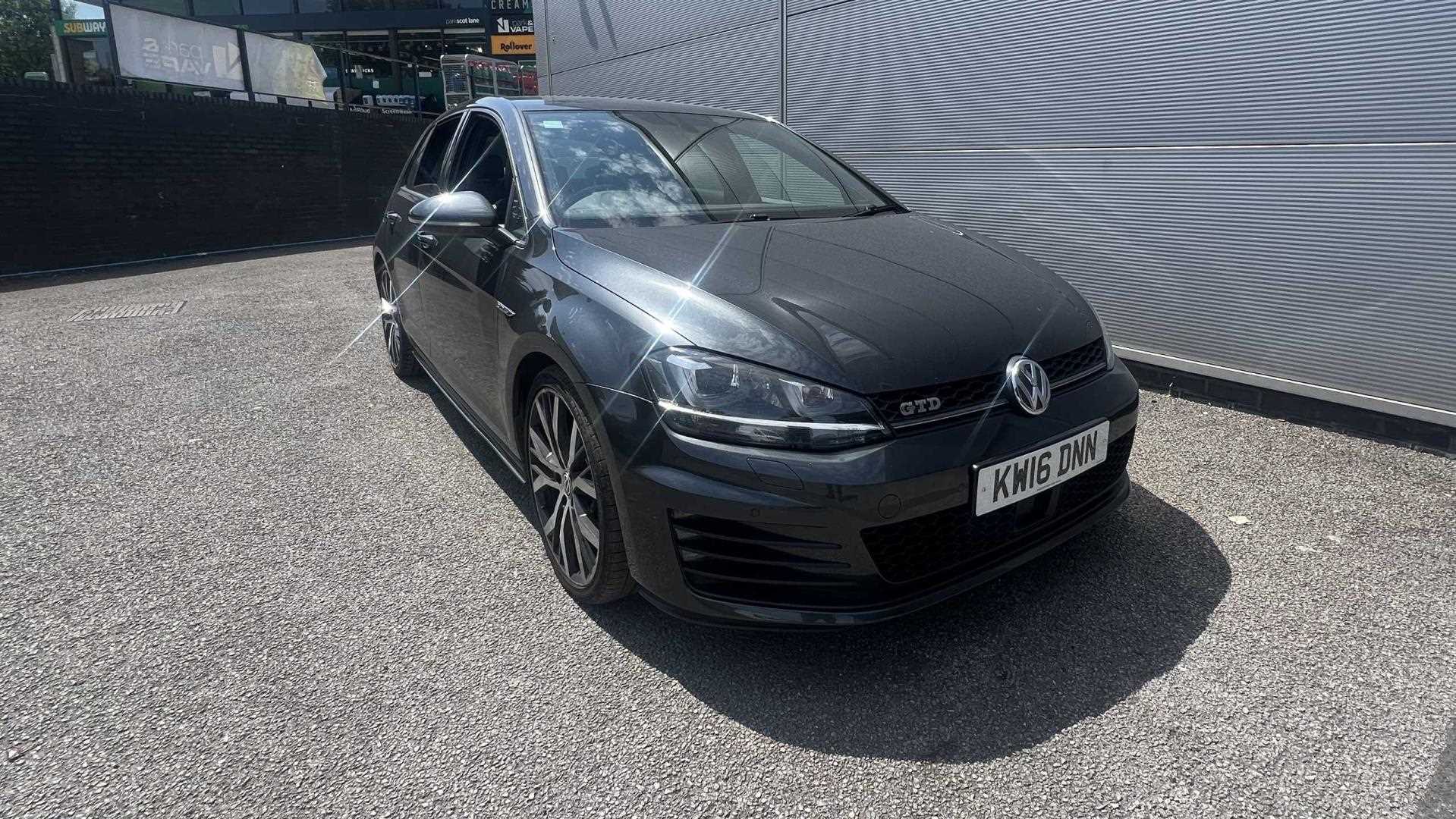 Main listing image - Volkswagen Golf