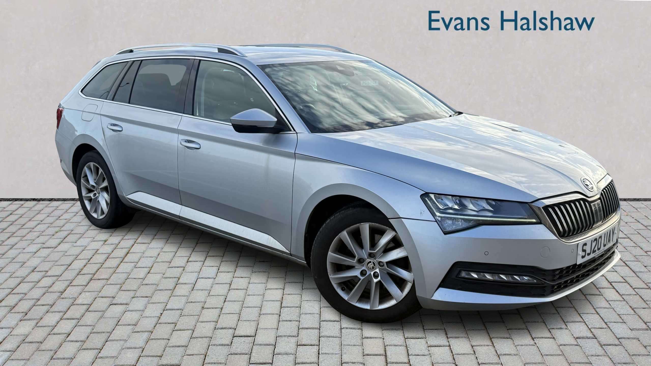 Main listing image - Skoda Superb Estate