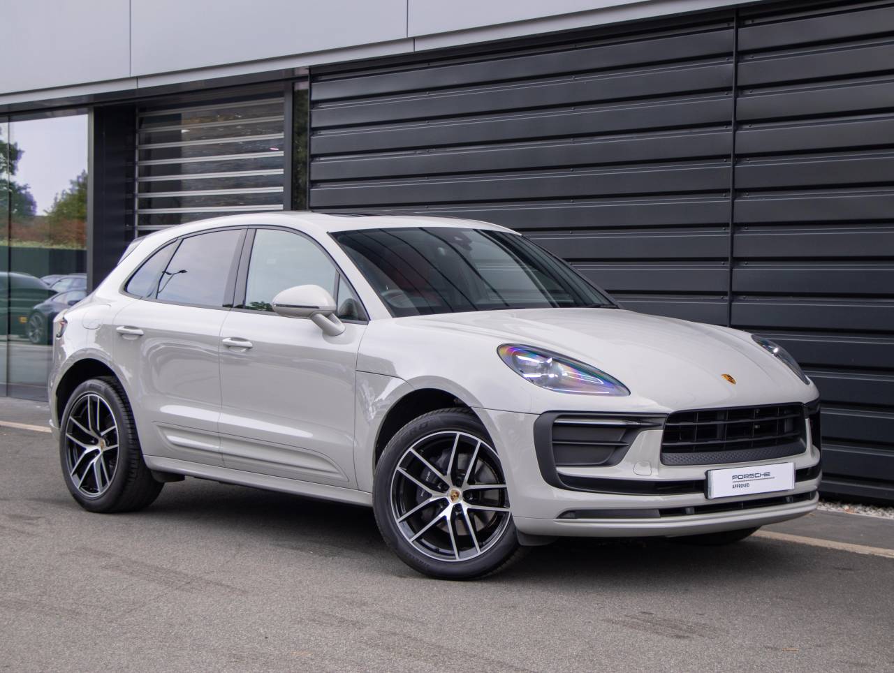 Main listing image - Porsche Macan