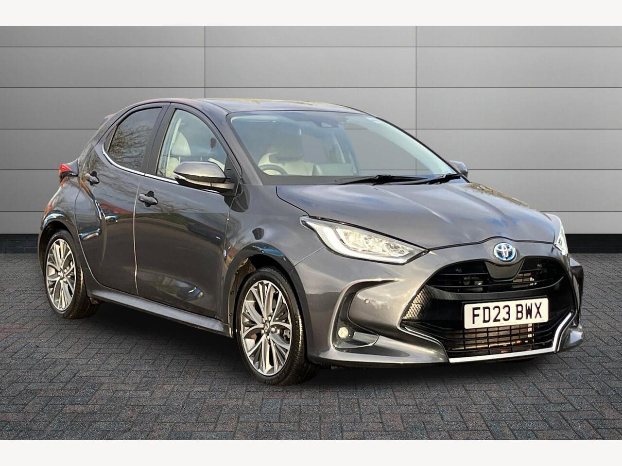 Main listing image - Toyota Yaris