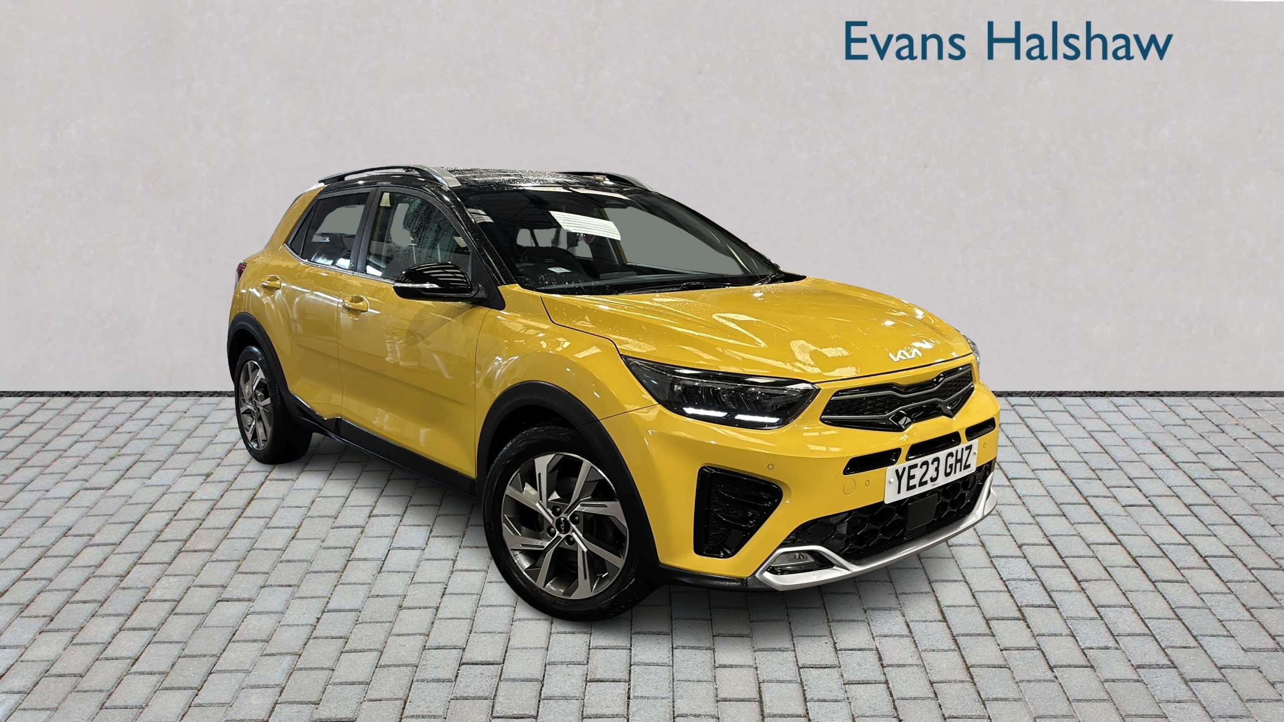 Main listing image - Kia Stonic