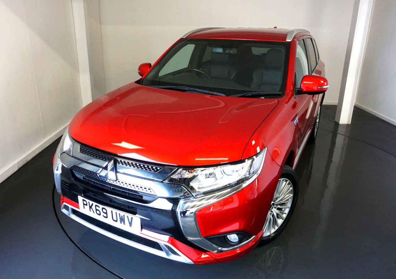 Main listing image - Mitsubishi Outlander