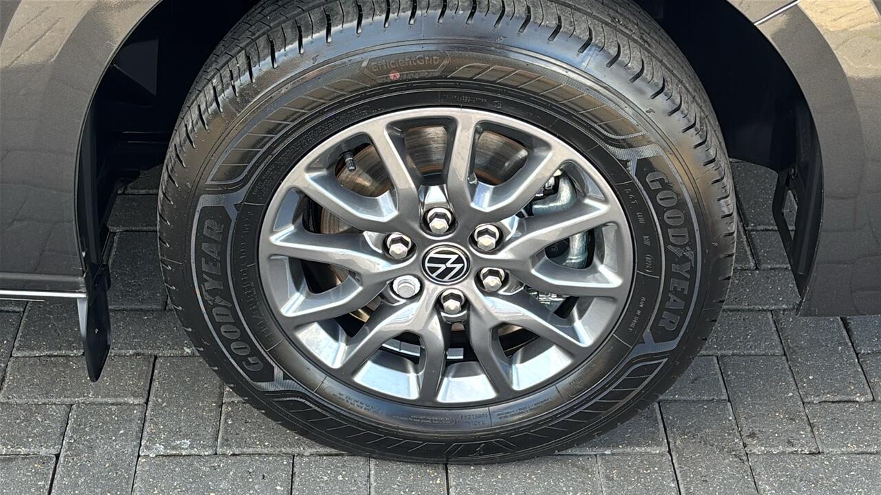 Main listing image - Volkswagen Transporter