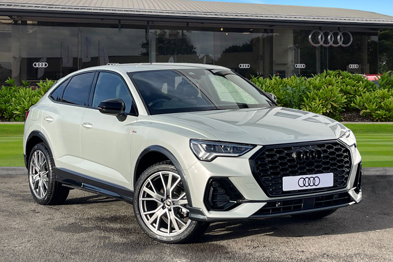 Main listing image - Audi Q3