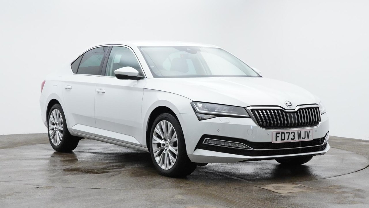 Main listing image - Skoda Superb