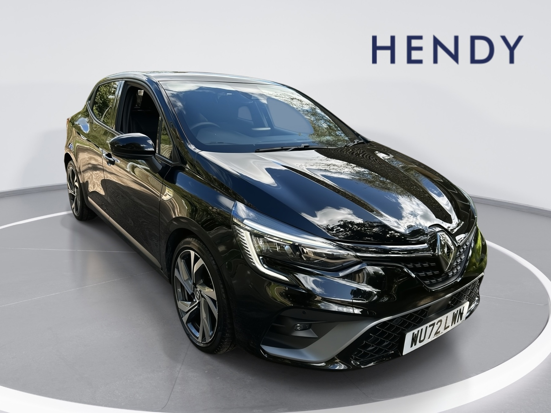 Main listing image - Renault Clio