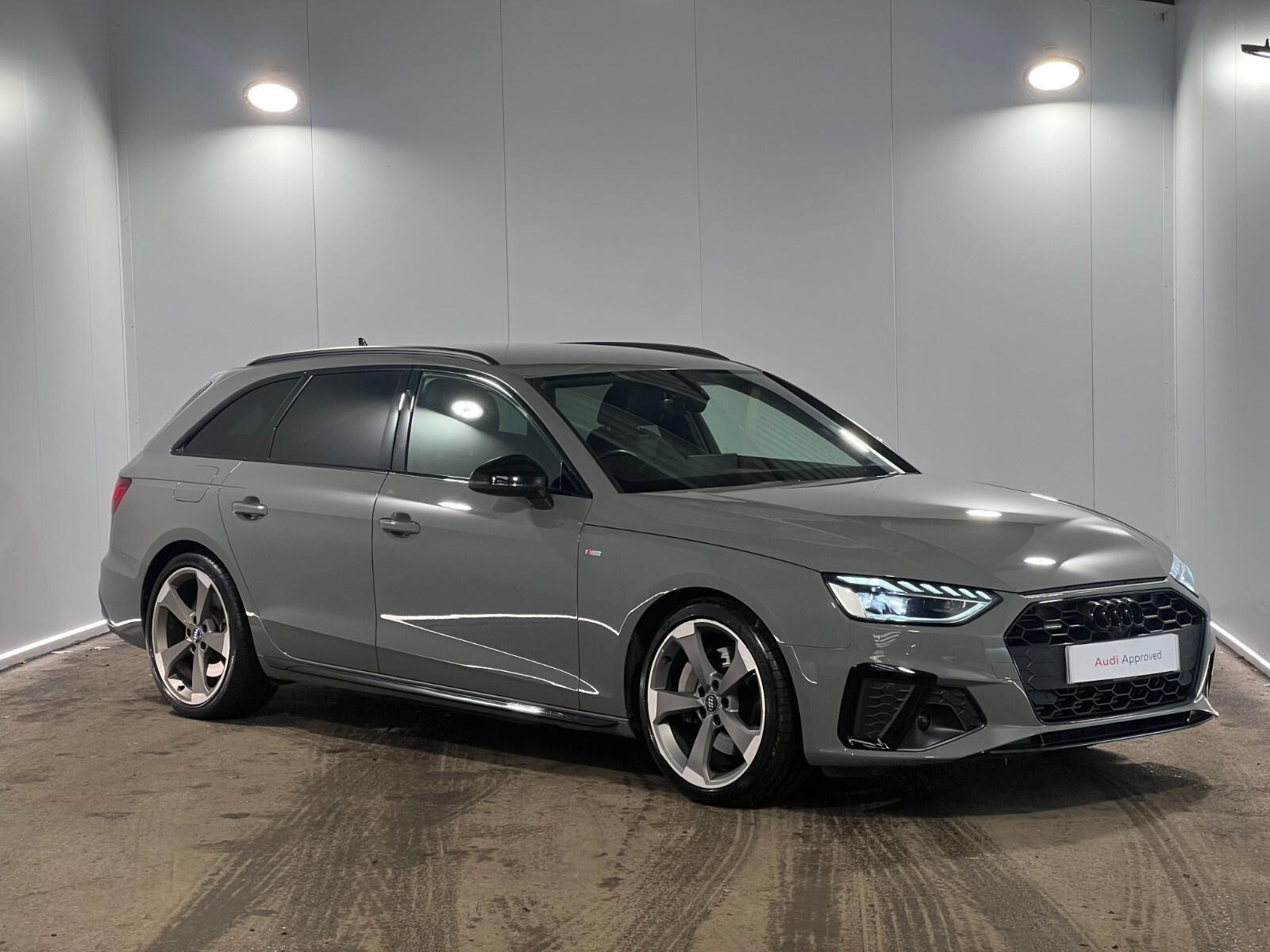 Main listing image - Audi A4 Avant