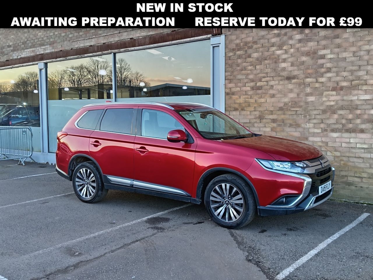 Main listing image - Mitsubishi Outlander