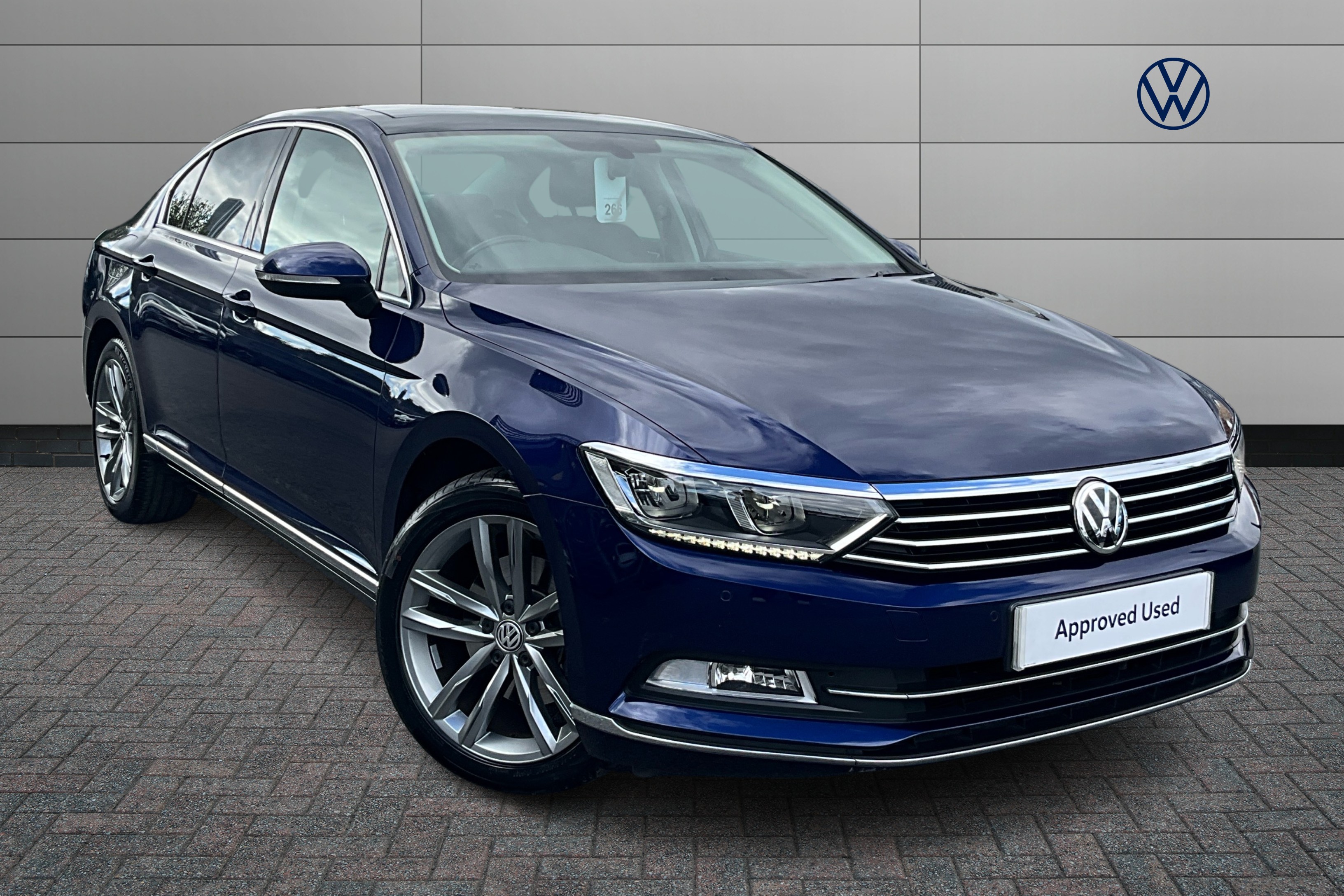Main listing image - Volkswagen Passat
