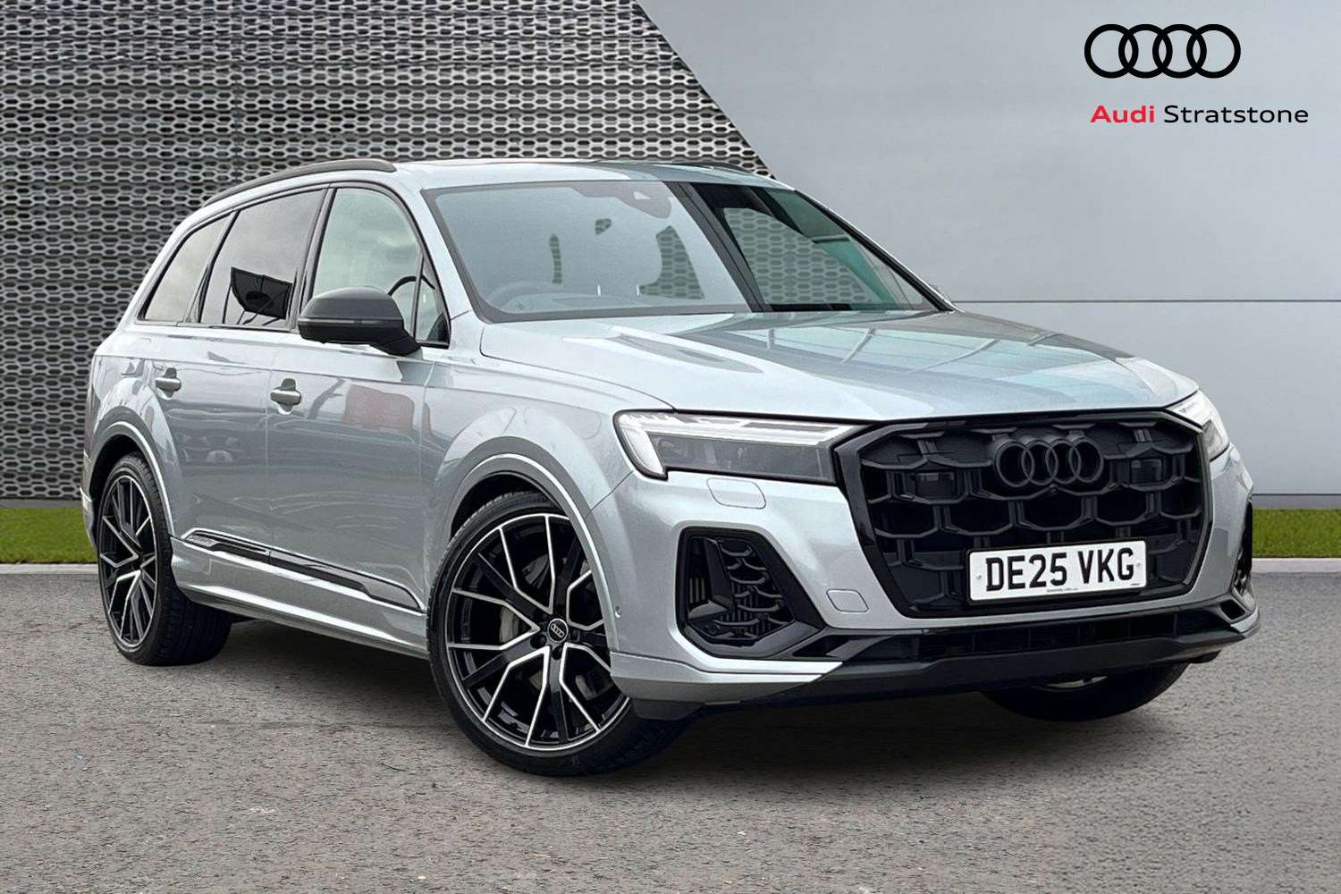 Main listing image - Audi Q7