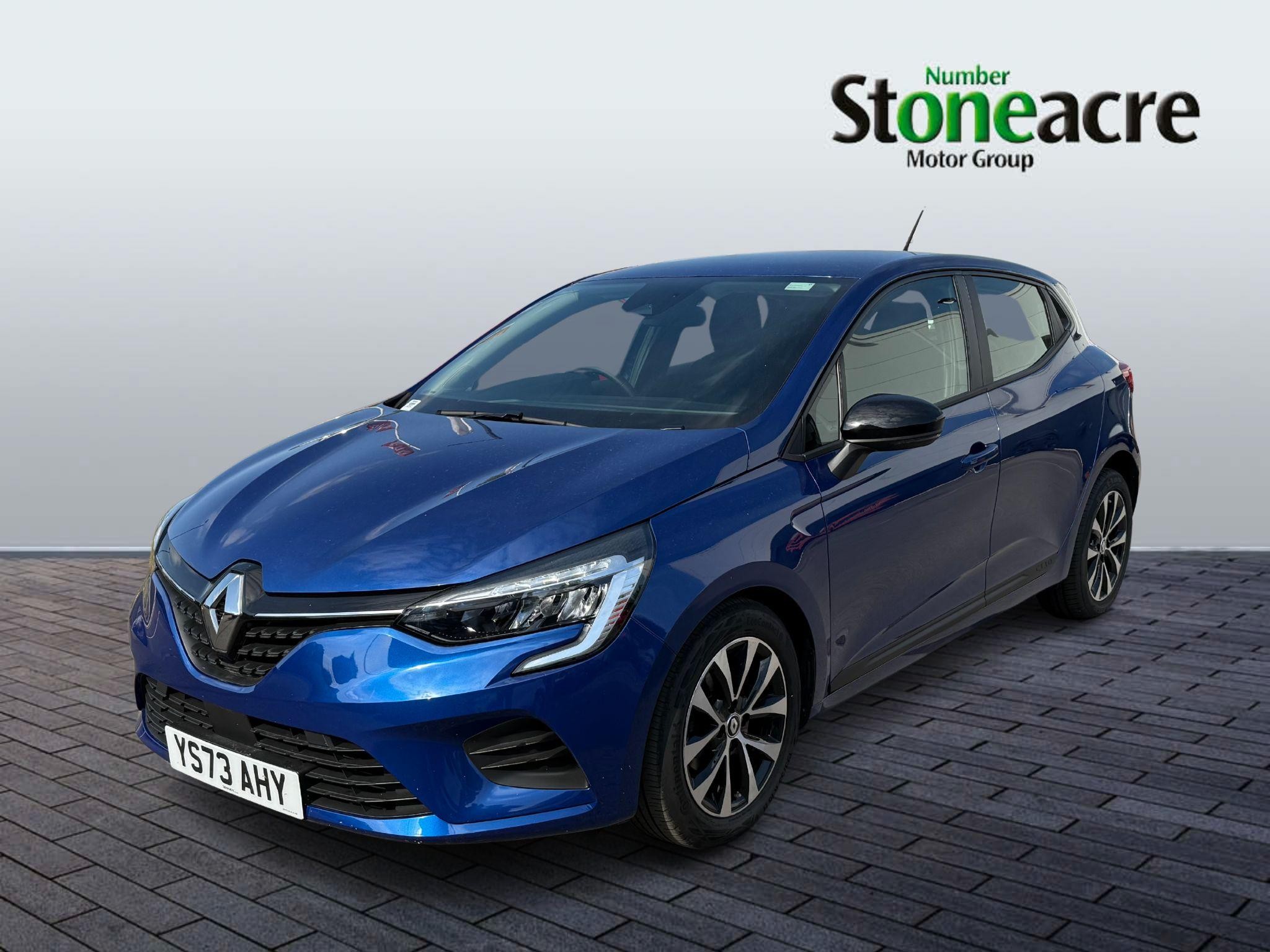 Main listing image - Renault Clio