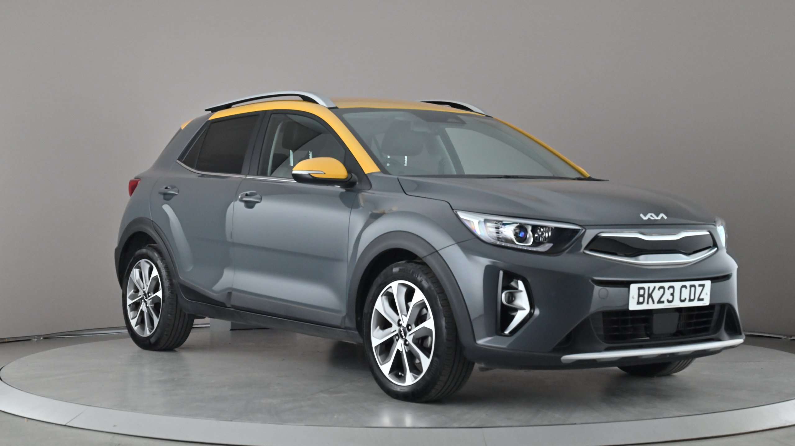 Main listing image - Kia Stonic