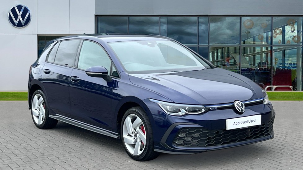 Main listing image - Volkswagen Golf GTE