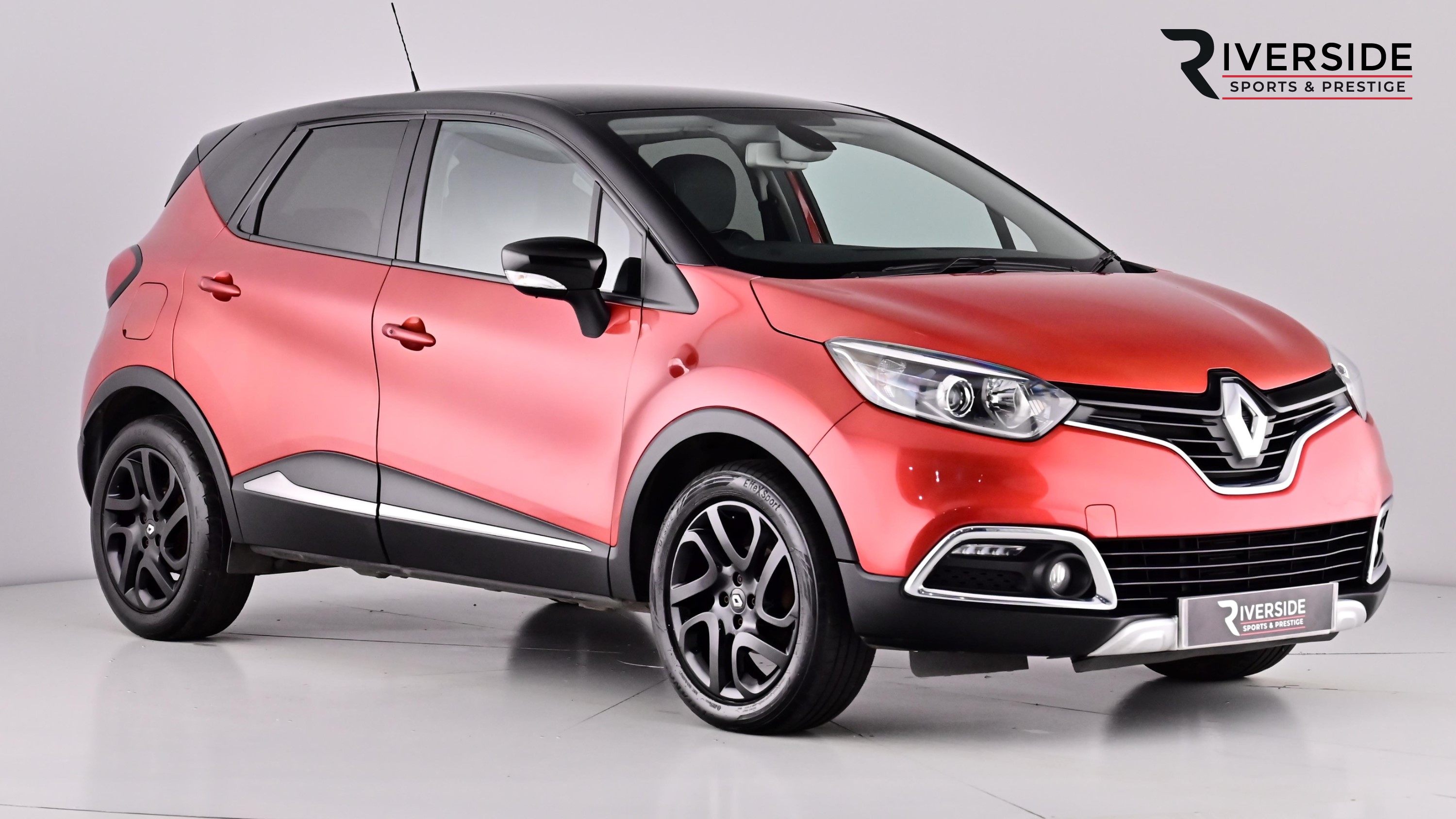 Main listing image - Renault Captur