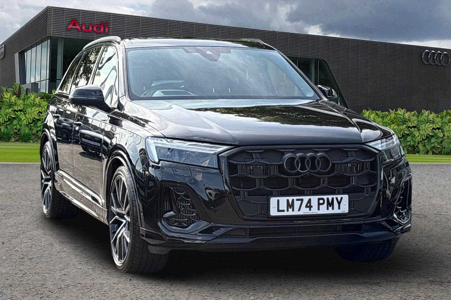 Main listing image - Audi Q7