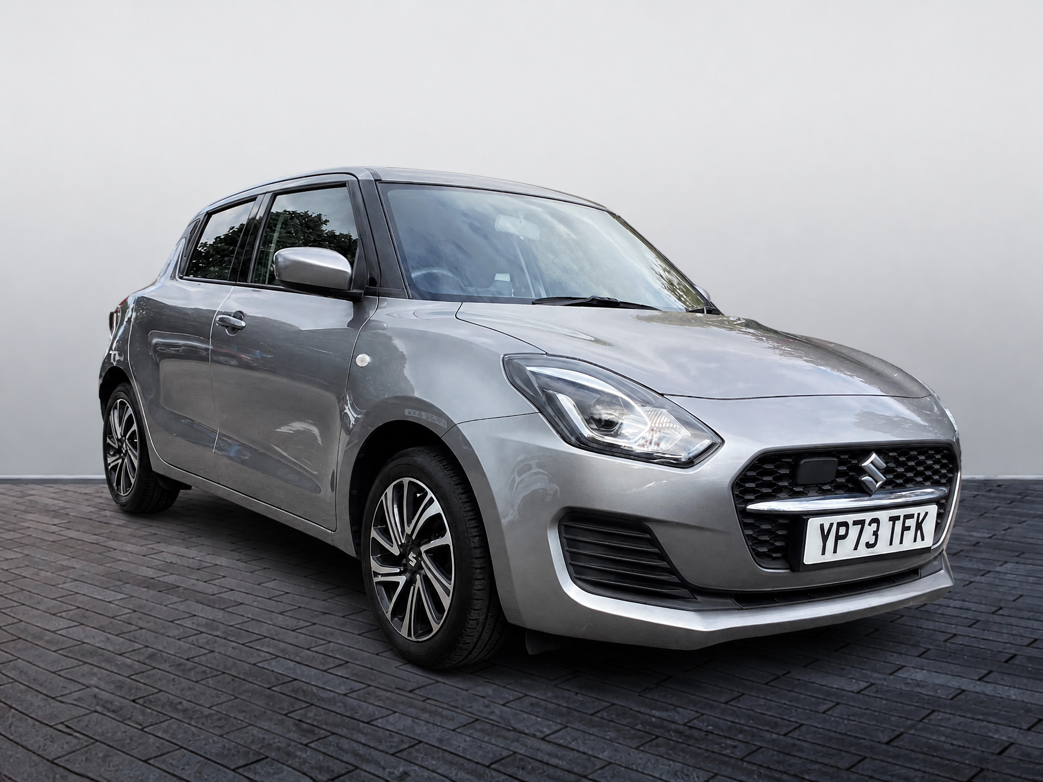 Main listing image - Suzuki Swift